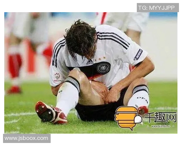 大牌球星因尿急暂停比赛引发热议,足球场上也有尴尬时刻 大牌球星因尿急暂停比赛引发热议,足球场上也有尴尬时刻